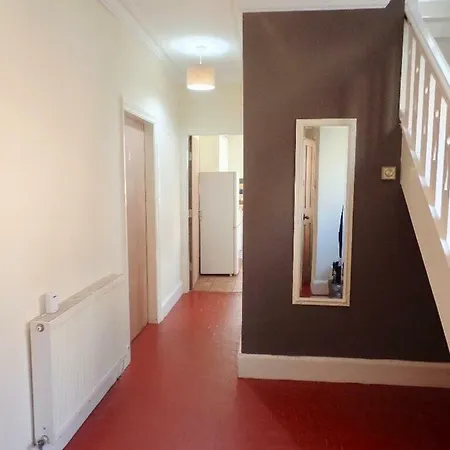 Harold's House Guest house *